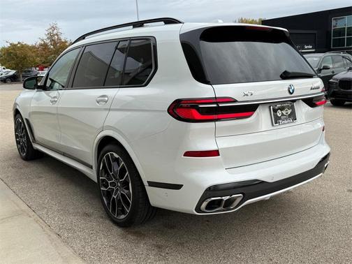 2025 BMW X7 M60i