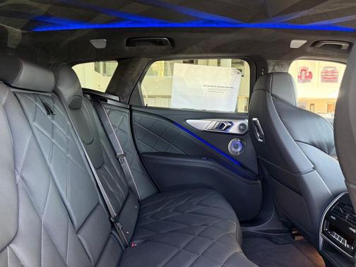 Black Sapphire Metallic 2026 BMW XM Label