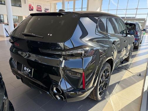 Black Sapphire Metallic 2026 BMW XM Label