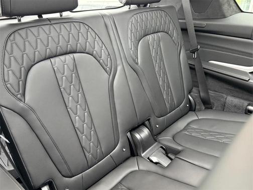 2026 BMW X7 M60i