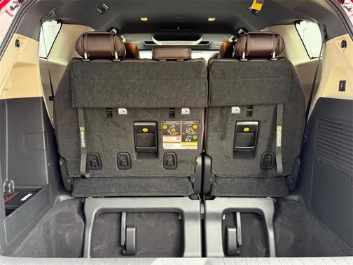 2023 Toyota Sienna Platinum 7 Passenger