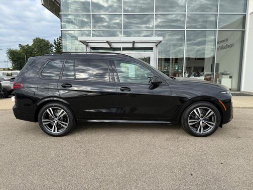 Black Sapphire Metallic 2026 BMW X7 M60i