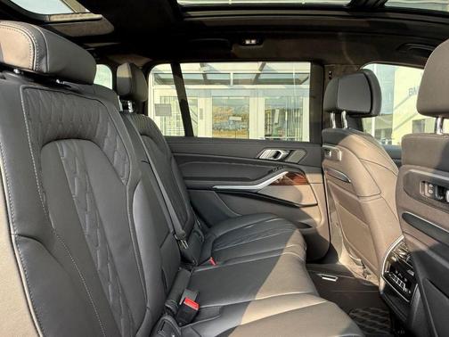 Dravit Grey Metallic 2026 BMW X7 xDrive40i