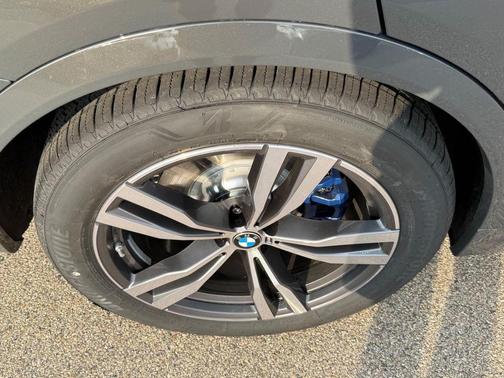 Dravit Grey Metallic 2026 BMW X7 xDrive40i