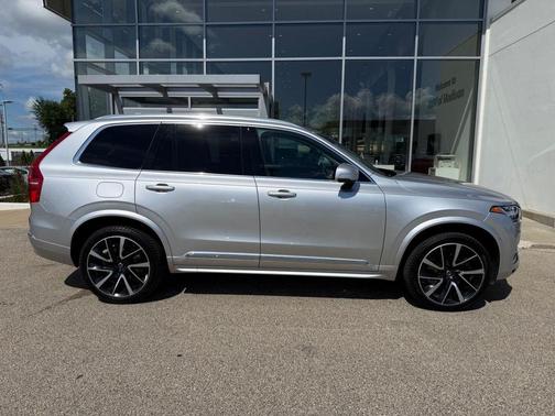 Bright Silver Metallic 2022 Volvo XC90 Recharge Plug-In Hybrid T8 Inscription Expression 6 Passenger