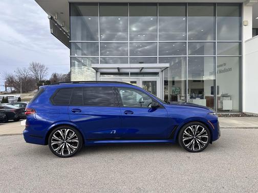 2025 BMW X7 M60i