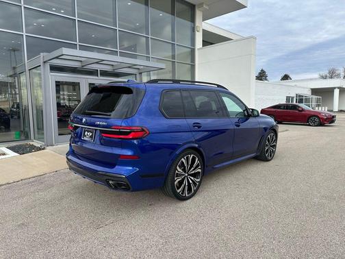 2025 BMW X7 M60i