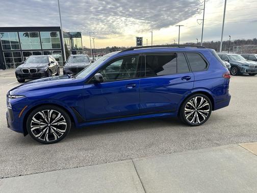 2025 BMW X7 M60i