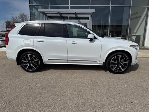 2024 Volvo XC90 B6 Ultimate Bright Theme 6-Seater