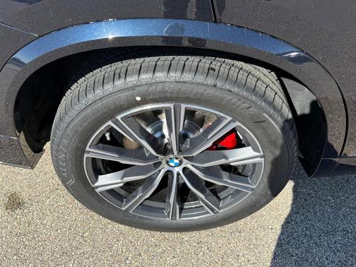 Carbon Black Metallic 2026 BMW X5 xDrive40i