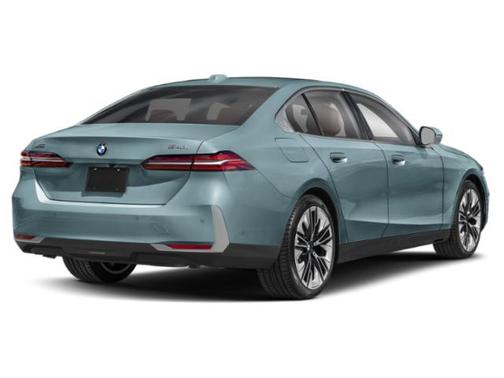 Cape York Green Metallic 2025 BMW 540 xDrive