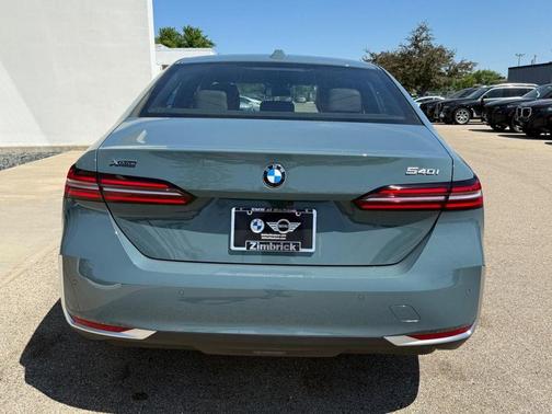 Cape York Green Metallic 2025 BMW 540 xDrive