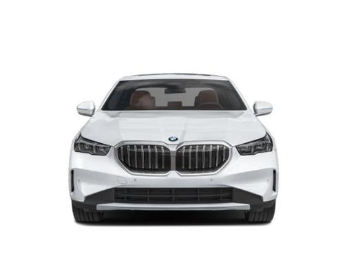 Cape York Green Metallic 2025 BMW 540 xDrive