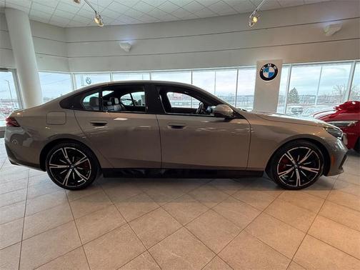 2025 BMW 550e xDrive