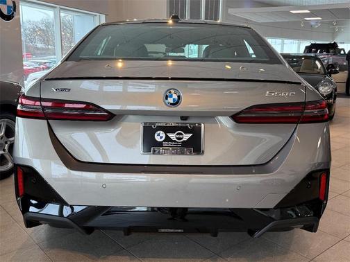 2025 BMW 550e xDrive