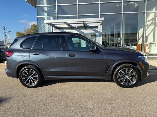 2022 BMW X5 M50i