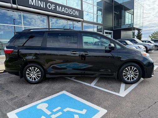 2019 Toyota Sienna XLE