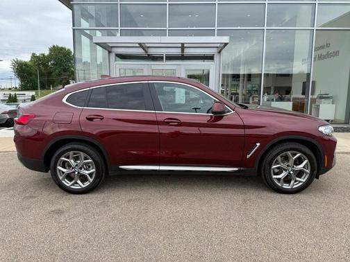 Aventurin Red Metallic 2025 BMW X4 xDrive30i