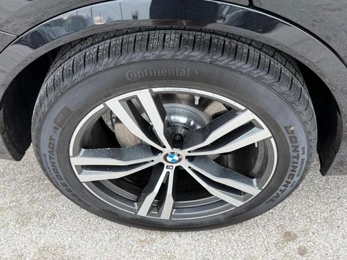 Black Sapphire Metallic 2026 BMW X7 xDrive40i