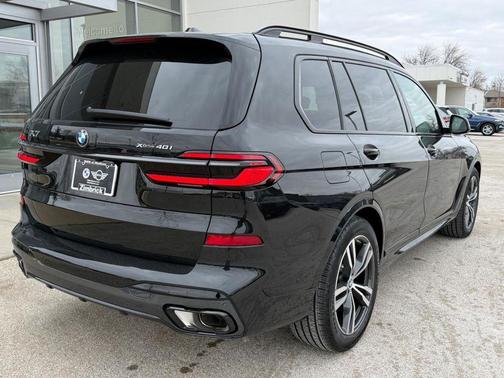 Black Sapphire Metallic 2026 BMW X7 xDrive40i