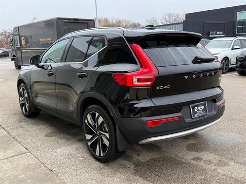 2023 Volvo XC40 B5 Ultimate Bright Theme