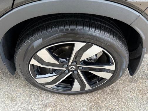 2023 Volvo XC40 B5 Ultimate Bright Theme