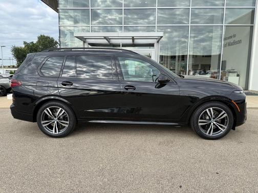 Black Sapphire Metallic 2026 BMW X7 M60i