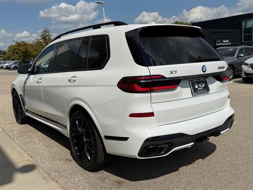 2024 BMW X7 M60i
