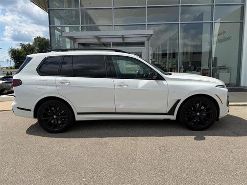 2024 BMW X7 M60i