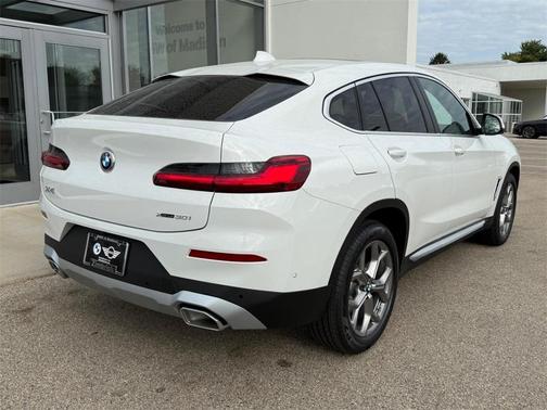 2025 BMW X4 xDrive30i