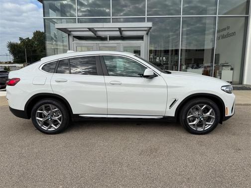 2025 BMW X4 xDrive30i