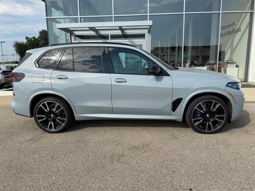 2025 BMW X5 M60i