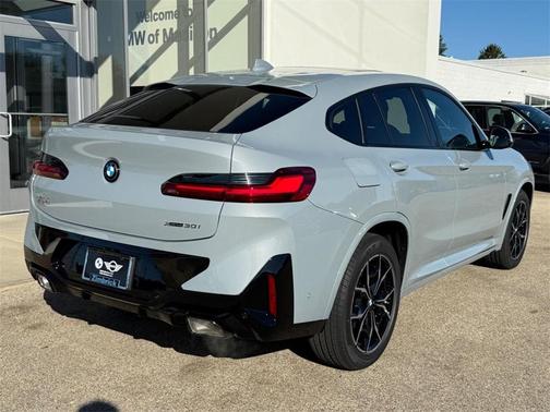 2025 BMW X4 xDrive30i