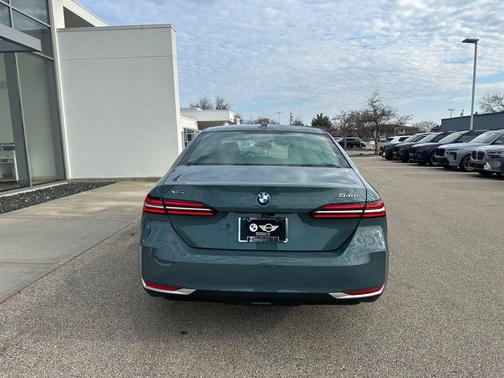 Cape York Green Metallic 2026 BMW 540 xDrive