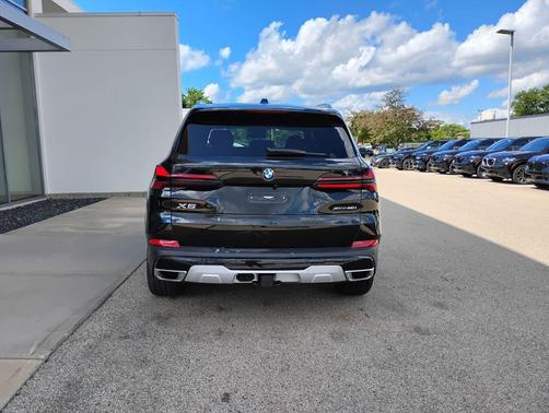 Black Sapphire Metallic 2024 BMW X5 xDrive40i