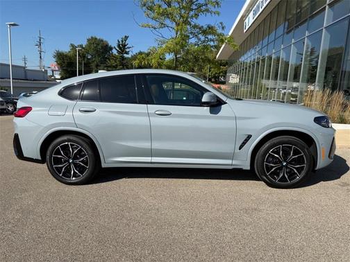 2025 BMW X4 xDrive30i