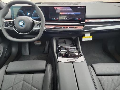 2025 BMW i5 xDrive40