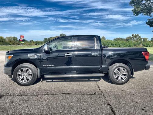 2017 Nissan Titan SL