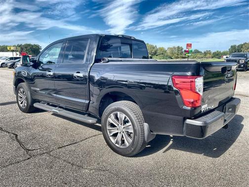 2017 Nissan Titan SL