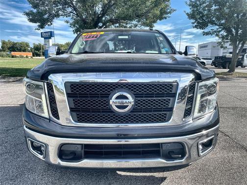 2017 Nissan Titan SL