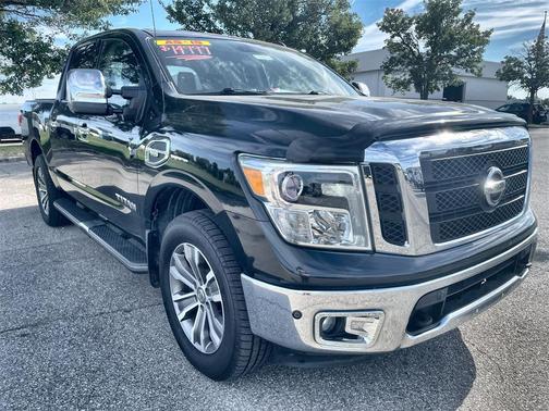 2017 Nissan Titan SL