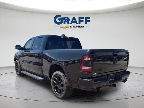Diamond Black Crystal Pearlcoat 2021 RAM 1500 Laramie