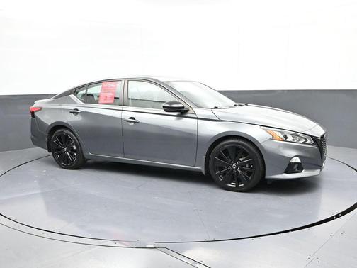 2022 Nissan Altima SR FWD