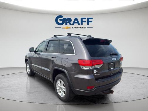 Granite Crystal Metallic 2017 Jeep Grand Cherokee Laredo