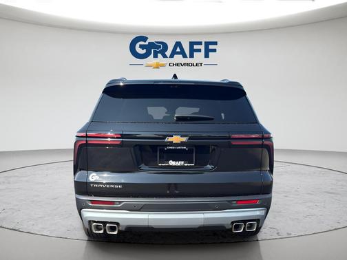 Mosaic Black Metallic 2026 Chevrolet Traverse LT