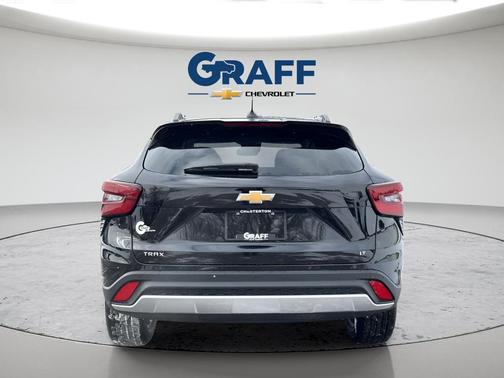 Mosaic Black Metallic 2026 Chevrolet Trax LT