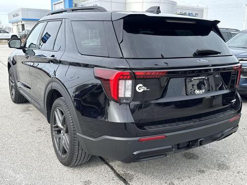 2025 Ford Explorer ST-Line