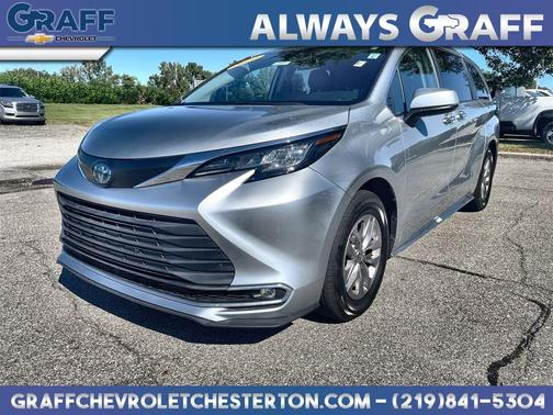 2022 Toyota Sienna XLE 8 Passenger