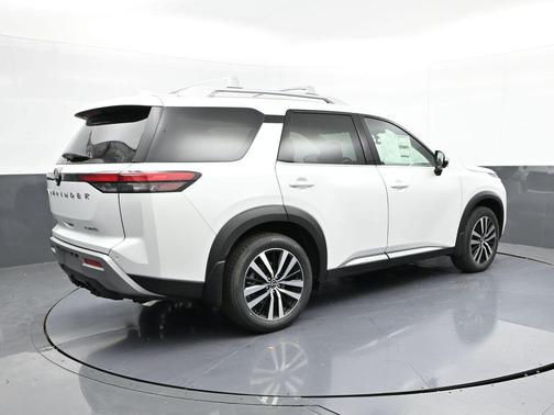 2025 Nissan Pathfinder Platinum FWD