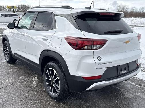 Summit White 2026 Chevrolet Trailblazer LT